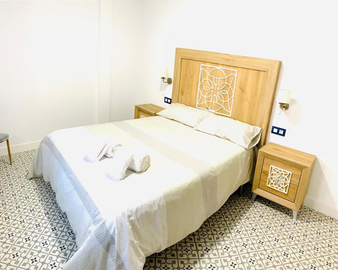 Al-Qazeres Suites Caceres Exterior photo