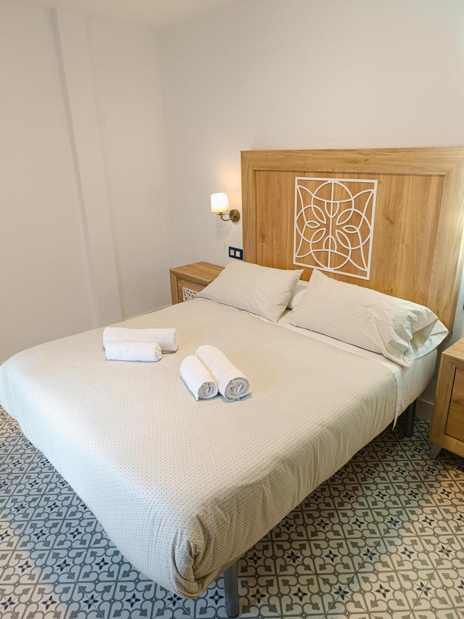Al-Qazeres Suites Caceres Exterior photo
