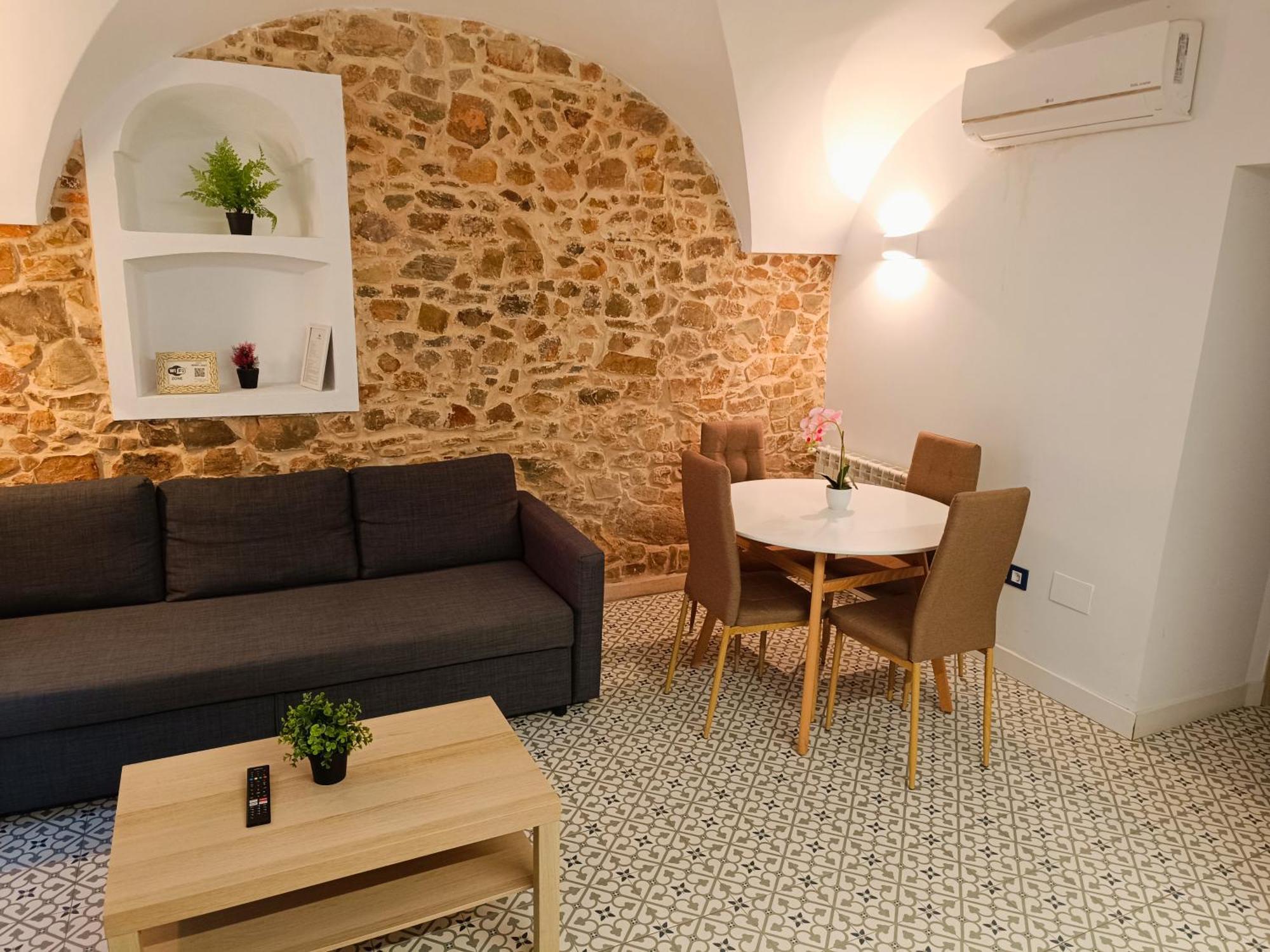 Al-Qazeres Suites Caceres Exterior photo