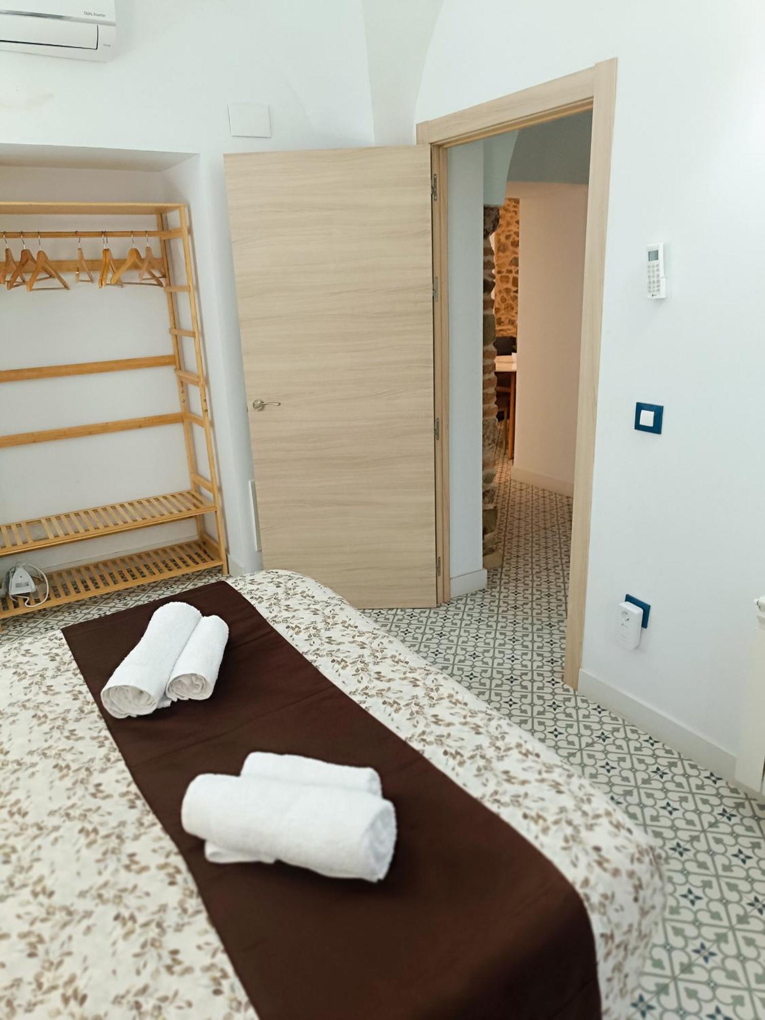 Al-Qazeres Suites Caceres Exterior photo